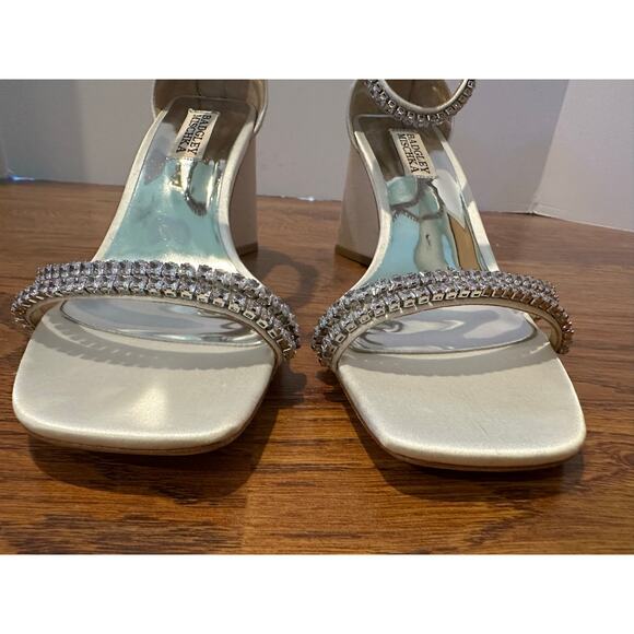 Badgley Mischka Women’s Lilllie Satin Rhinestone Heels White Size 7.5 Elegant - Picture 4 of 11